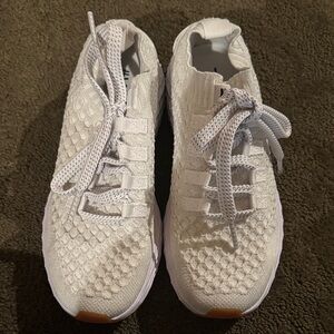 NOBULL Cream Knit Sneakers. Worn maybe 3 times